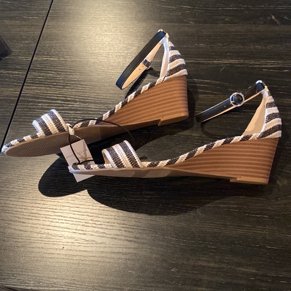 Ann Taylor Factory wedged strappy heeled sandals NWT size 8.5